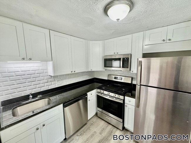 109 Shawomet Ave