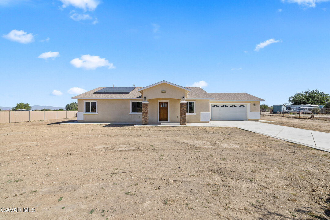 627 E Ave S-8 in Littlerock, CA - Building Photo