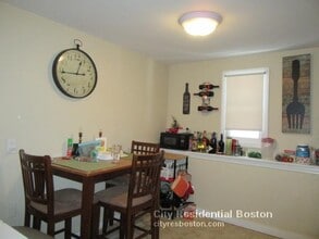 163 F St, Unit 1 in Boston, MA - Foto de edificio - Building Photo