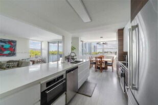 16546 NE 26th Ave in North Miami Beach, FL - Building Photo