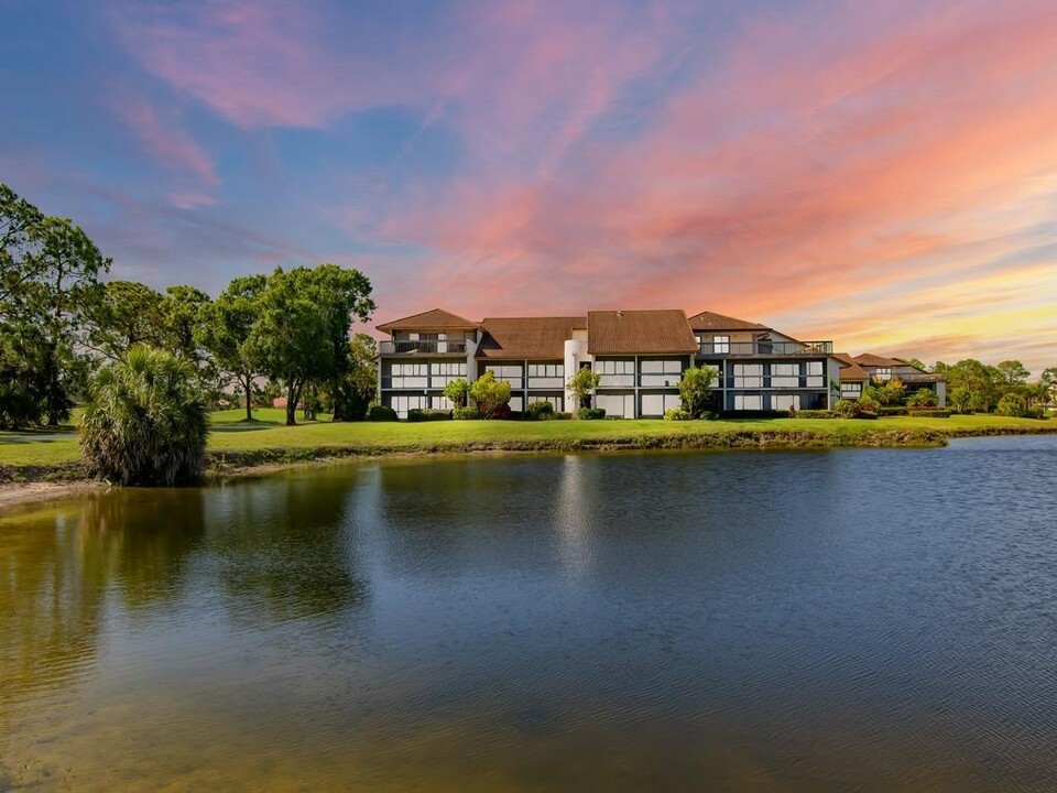 3200 Twin Lakes Terrace in Fort Pierce, FL - Foto de edificio