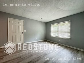 860 Sharpe Rd-Unit -C in Burlington, NC - Foto de edificio - Building Photo