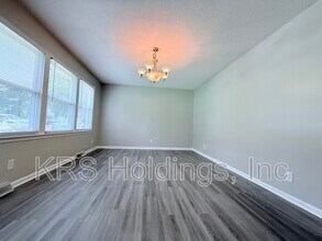 715 White Oak Dr in Cary, NC - Building Photo - Building Photo