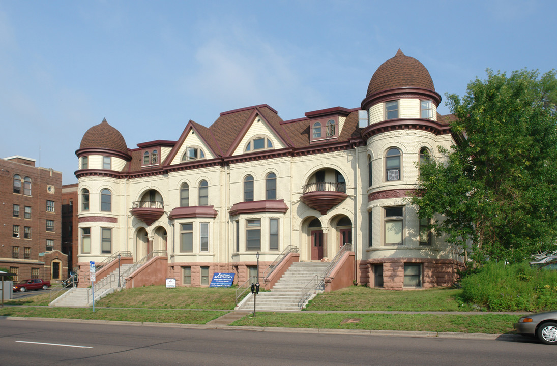 Eustone Apartments in Duluth, MN - Foto de edificio