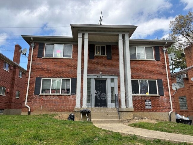 property at 1616 Pelham Pl