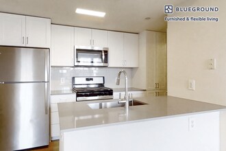 1299 Corporate Dr in Westbury, NY - Building Photo - Building Photo