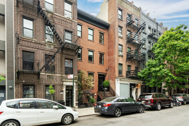 526 E 5th St in New York, NY - Building Photo - Building Photo