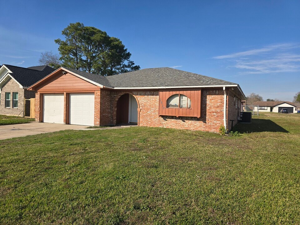 7218 Oriole St in Texas City, TX - Building Photo