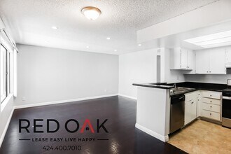 5325 Cartwright Ave in Los Angeles, CA - Building Photo - Building Photo