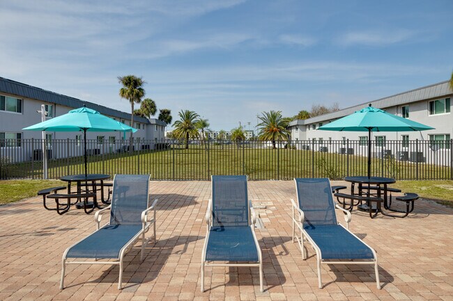 Palm Villas in Ft. Myers, FL - Foto de edificio - Building Photo