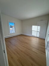 76 Elm St in Milford, NH - Building Photo - Building Photo