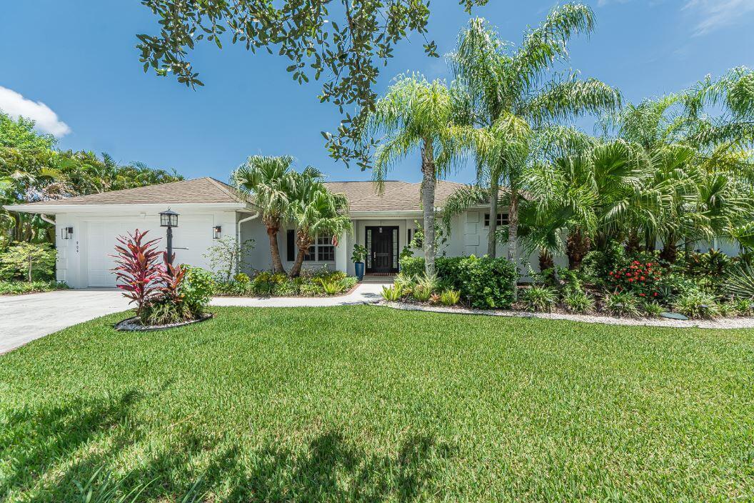 900 White Tail Ave SW in Vero Beach, FL - Building Photo