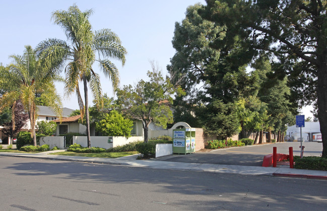 Montecito Apartments & Townhomes in Mountain View, CA - Foto de edificio - Building Photo