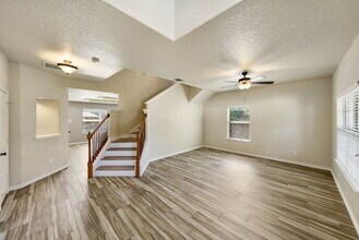 3702 Grissom Br in San Antonio, TX - Foto de edificio - Building Photo