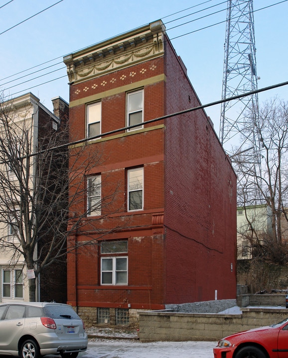 2319 Clifton Ave in Cincinnati, OH - Building Photo