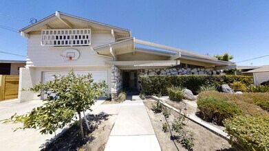 5232 Prosperity Ln in San Diego, CA - Building Photo - Building Photo