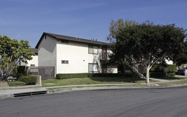 Carbon Creek Apartments in Anaheim, CA - Building Photo - Building Photo