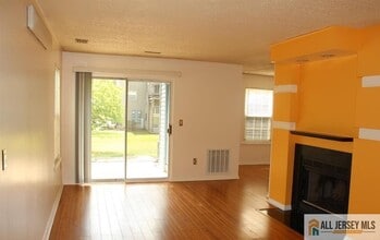 49 Tanglewood Ct in Monmouth Junction, NJ - Building Photo - Building Photo