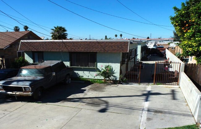 15805 Virginia Ave in Bellflower, CA - Building Photo - Building Photo