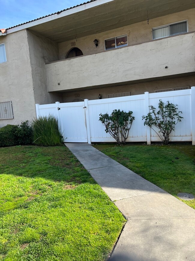 1250 E Shaw Ave, Unit #138
