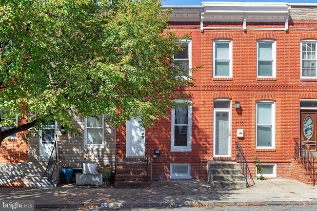 property at 1118 W Hamburg St