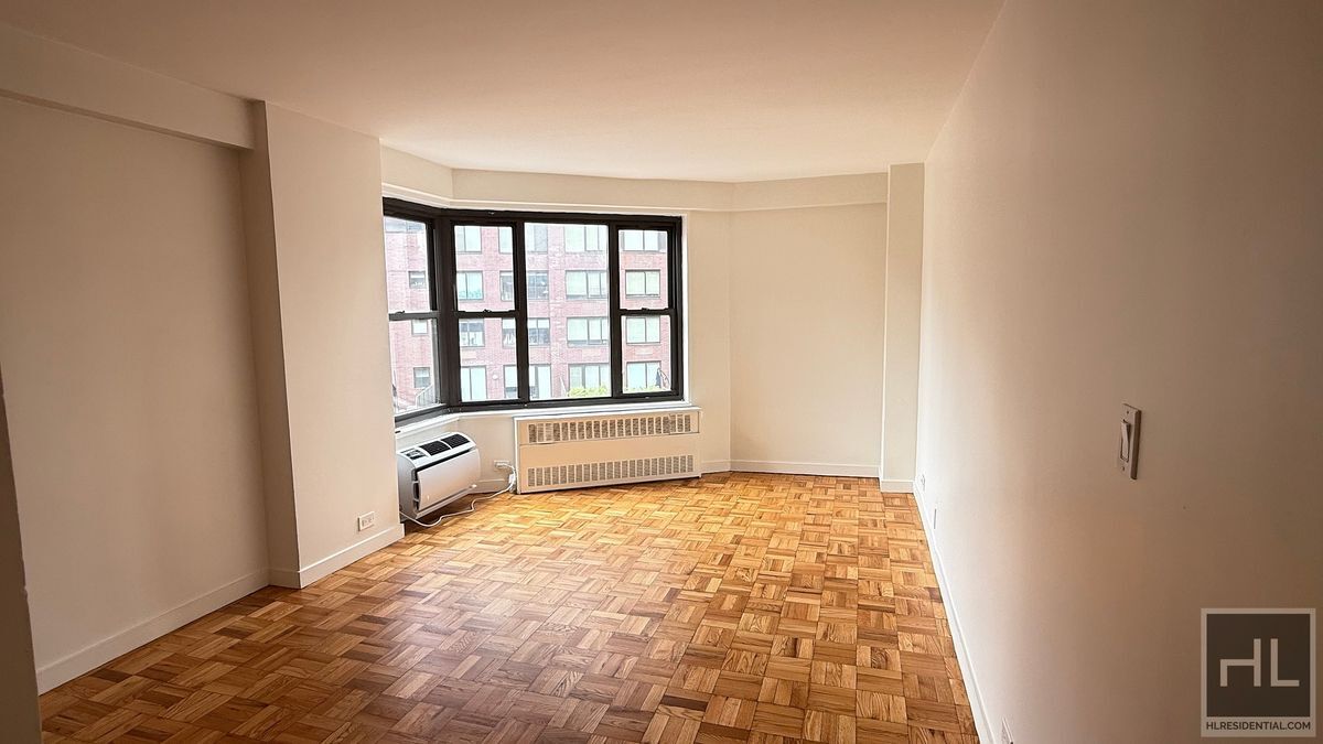 Fourth Avenue in New York, NY - Building Photo