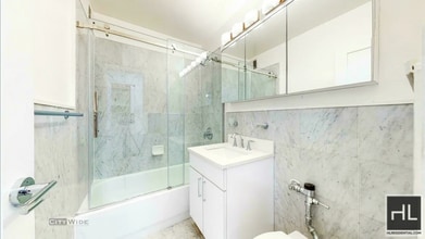 5 AVENUE in New York, NY - Foto de edificio - Building Photo