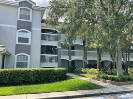 13815 Fairway Island Dr in Orlando, FL - Building Photo