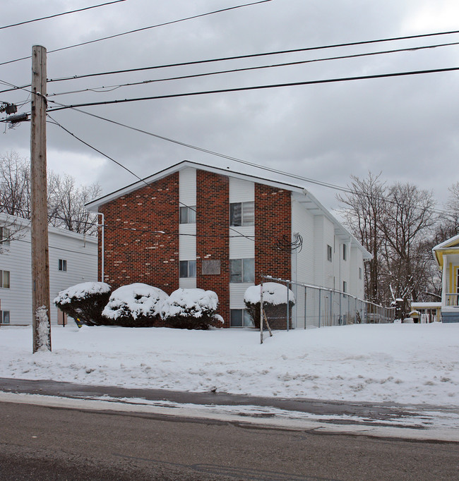 45-47 Rhodes Ave in Akron, OH - Building Photo - Building Photo