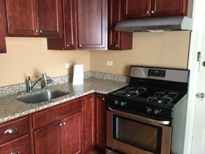 113 N Batavia Ave, Unit 2nd Floor in Batavia, IL - Building Photo - Building Photo