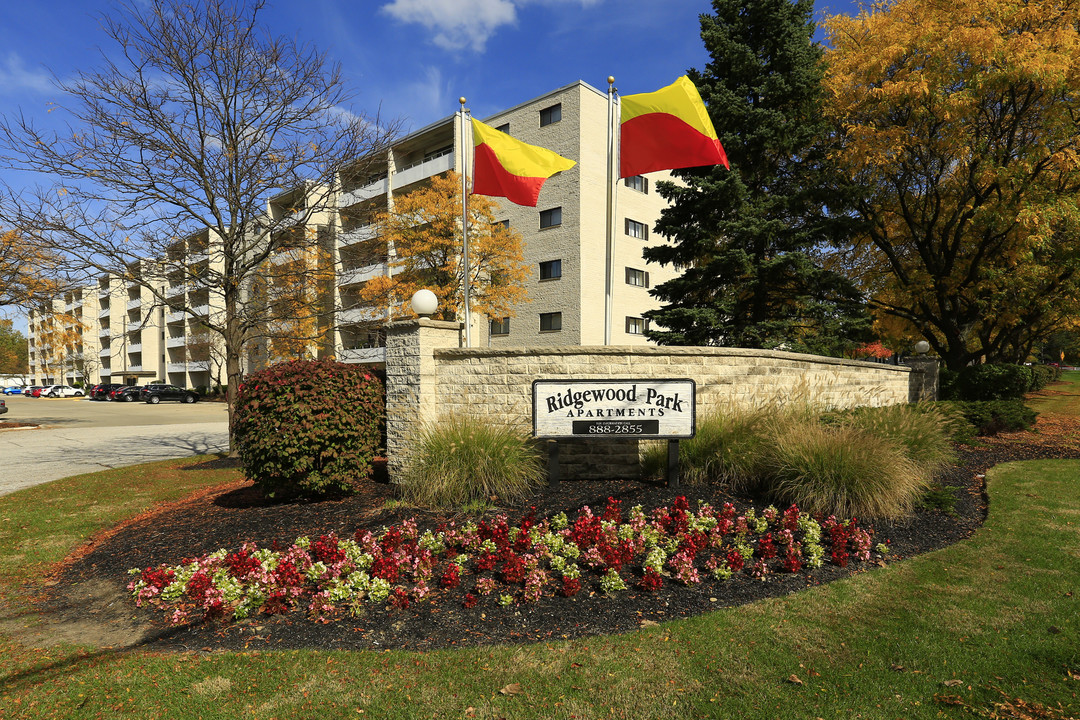 Ridgewood Park Apartments in Parma Heights, OH - Building Photo