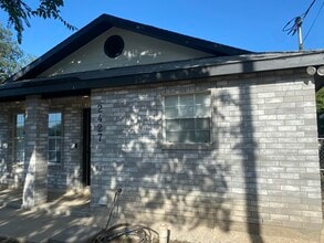2427 Wescott Ave in San Antonio, TX - Foto de edificio - Building Photo