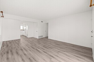 6685 Sabado Tarde Rd in Goleta, CA - Foto de edificio - Building Photo