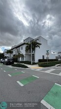 6406 NW 104th Path in Medley, FL - Building Photo - Building Photo