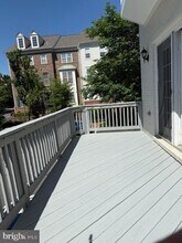8861 Ashgrove House Ln in Vienna, VA - Building Photo - Building Photo