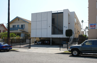 917 S Kenmore Ave in Los Angeles, CA - Building Photo - Building Photo