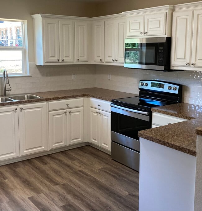 1004 S Porter Ave in Tyler, TX - Building Photo - Building Photo