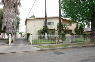 Paz Villas in Panorama City, CA - Building Photo