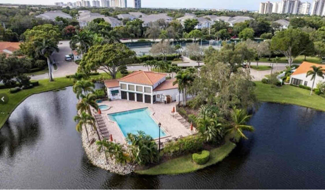 637 Beachwalk Cir in Naples, FL - Building Photo - Building Photo