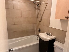 646 Admirals Rd in Victoria, BC - Building Photo - Building Photo