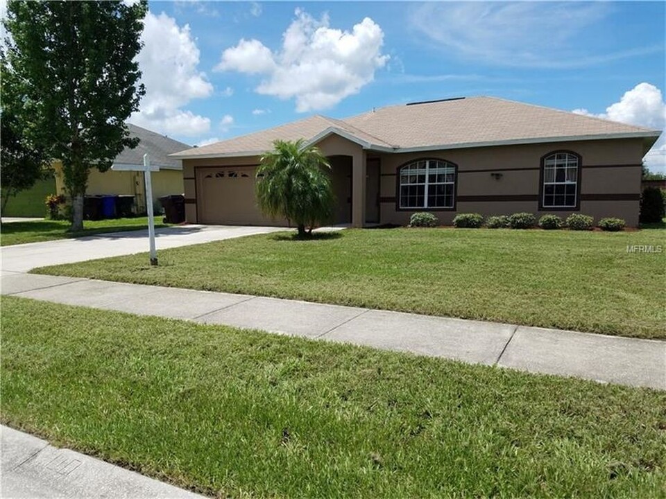 4212 Settlers Ct in St. Cloud, FL - Building Photo