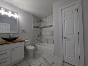 413 Jefferson St in Pella, IA - Building Photo - Building Photo
