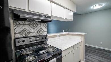 Avery Place in Houston, TX - Building Photo - Building Photo