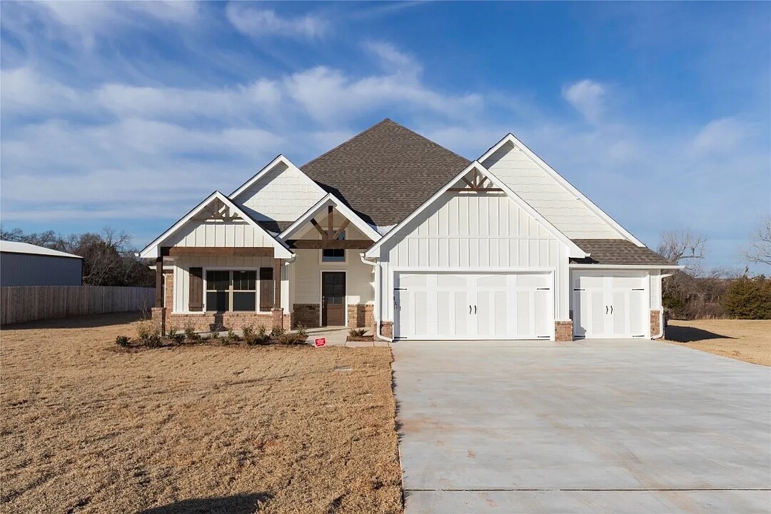 13745 Limestone Ln in Edmond, OK - Building Photo