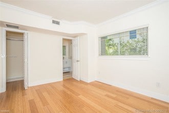 1 Edgewater Dr-Unit -# 204A in Coral Gables, FL - Foto de edificio - Building Photo