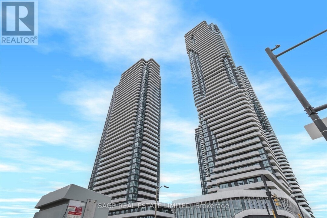 8 Interchange Wy in Vaughan, ON - Building Photo