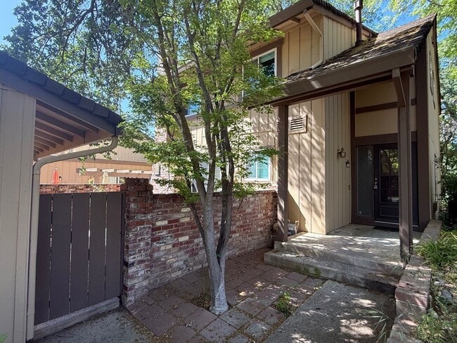 6805 Castillo Ct