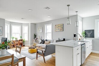 19 Plymouth St, Unit 2 in Cambridge, MA - Building Photo - Building Photo