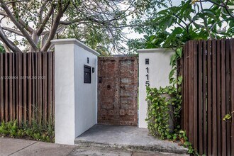 115 SW 23rd Rd in Miami, FL - Building Photo - Building Photo