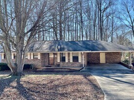 1032 Genny Ln in Riverdale, GA - Building Photo